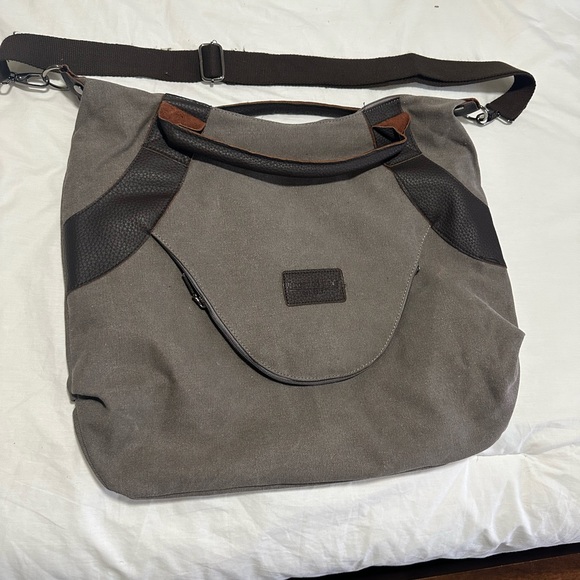 New Threaded Pear Canvas Tote Nag weekend Getaway Carry on with Multiple Pockets - Picture 9 of 9